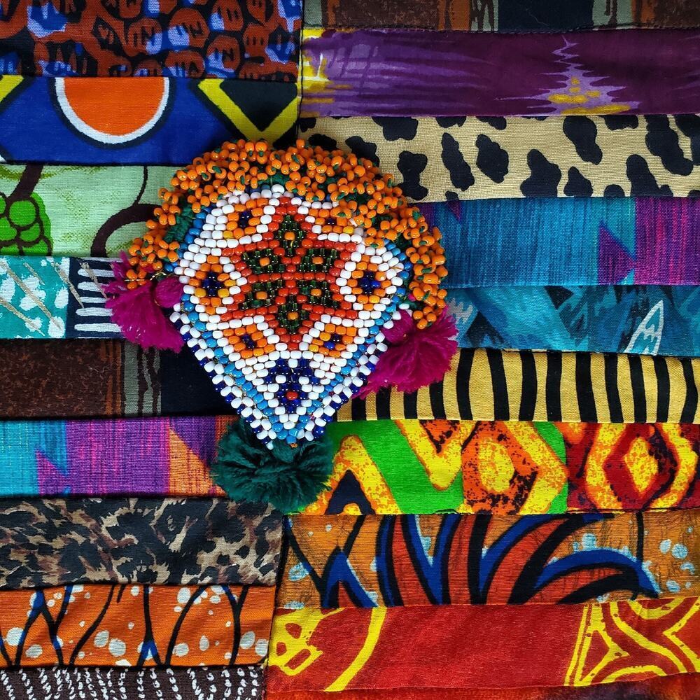 Beautiful 36"x41" Quilted Art Wall Hanging signed by Artist - Roadways of Africa - Picture 4 of 12